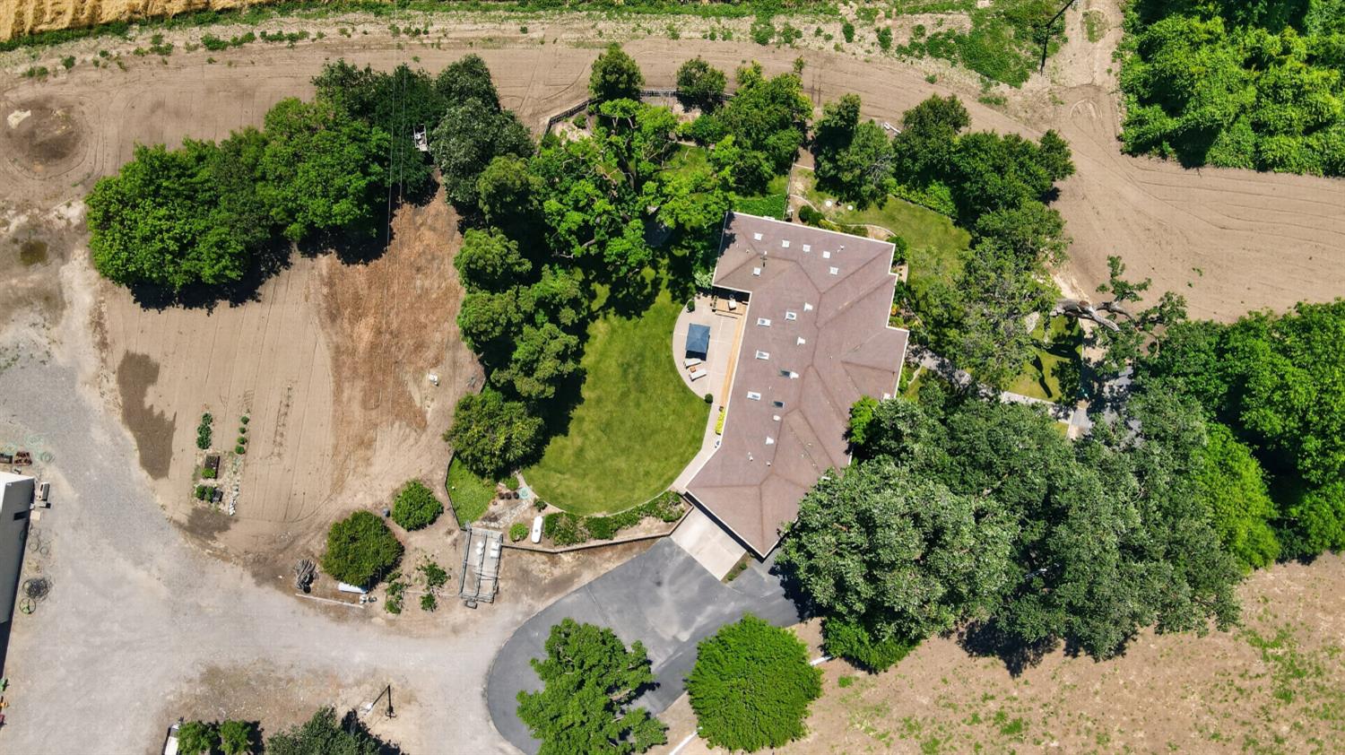Woodland, California, 95776, United States, 5 Bedrooms Bedrooms, ,3 BathroomsBathrooms,Residential,Pending,2045625
