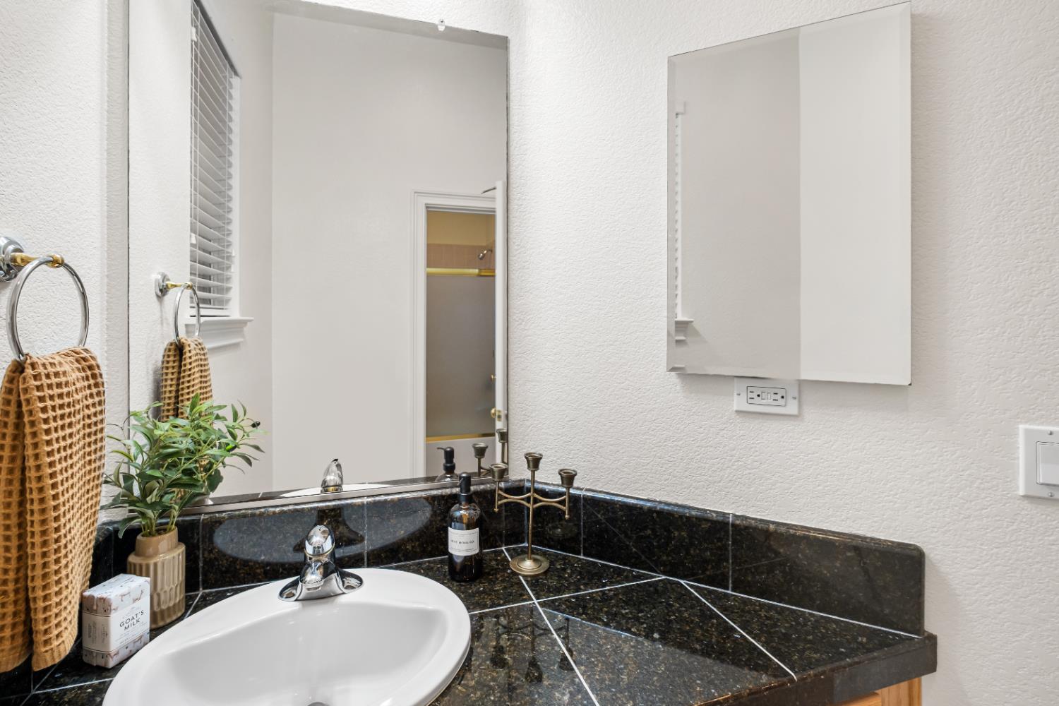 Roseville, California, 95661, United States, 5 Bedrooms Bedrooms, ,4 BathroomsBathrooms,Residential,Active,2006825