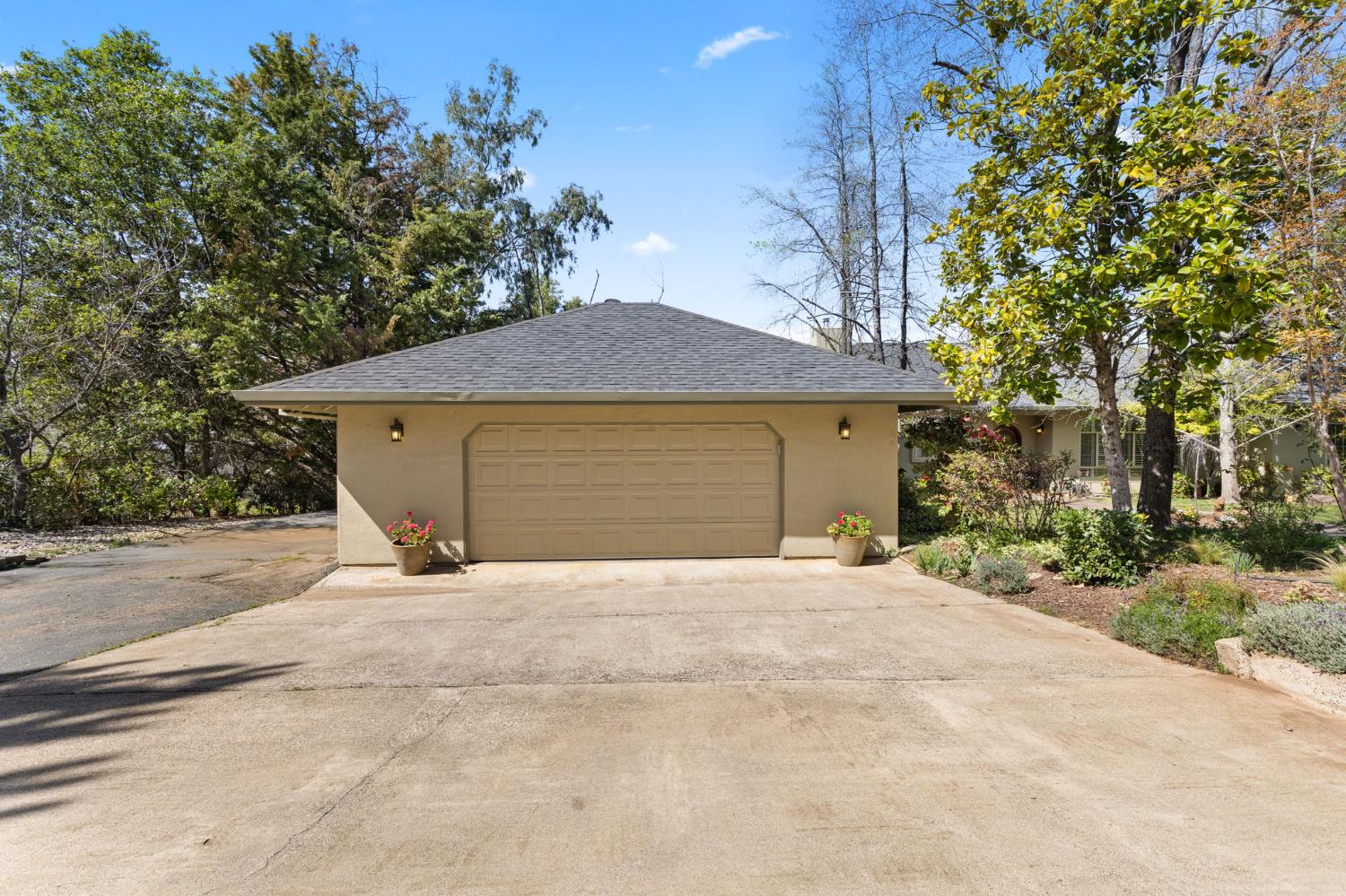 Jackson, California, 95642, United States, 2 Bedrooms Bedrooms, ,3 BathroomsBathrooms,Residential,Active,2026333