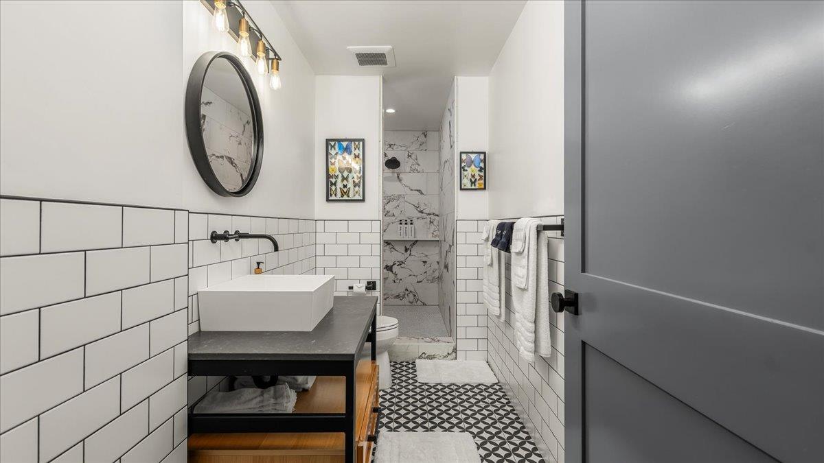 Nevada City, California, 95959, United States, 7 Bedrooms Bedrooms, ,5 BathroomsBathrooms,Residential,Active,2011864