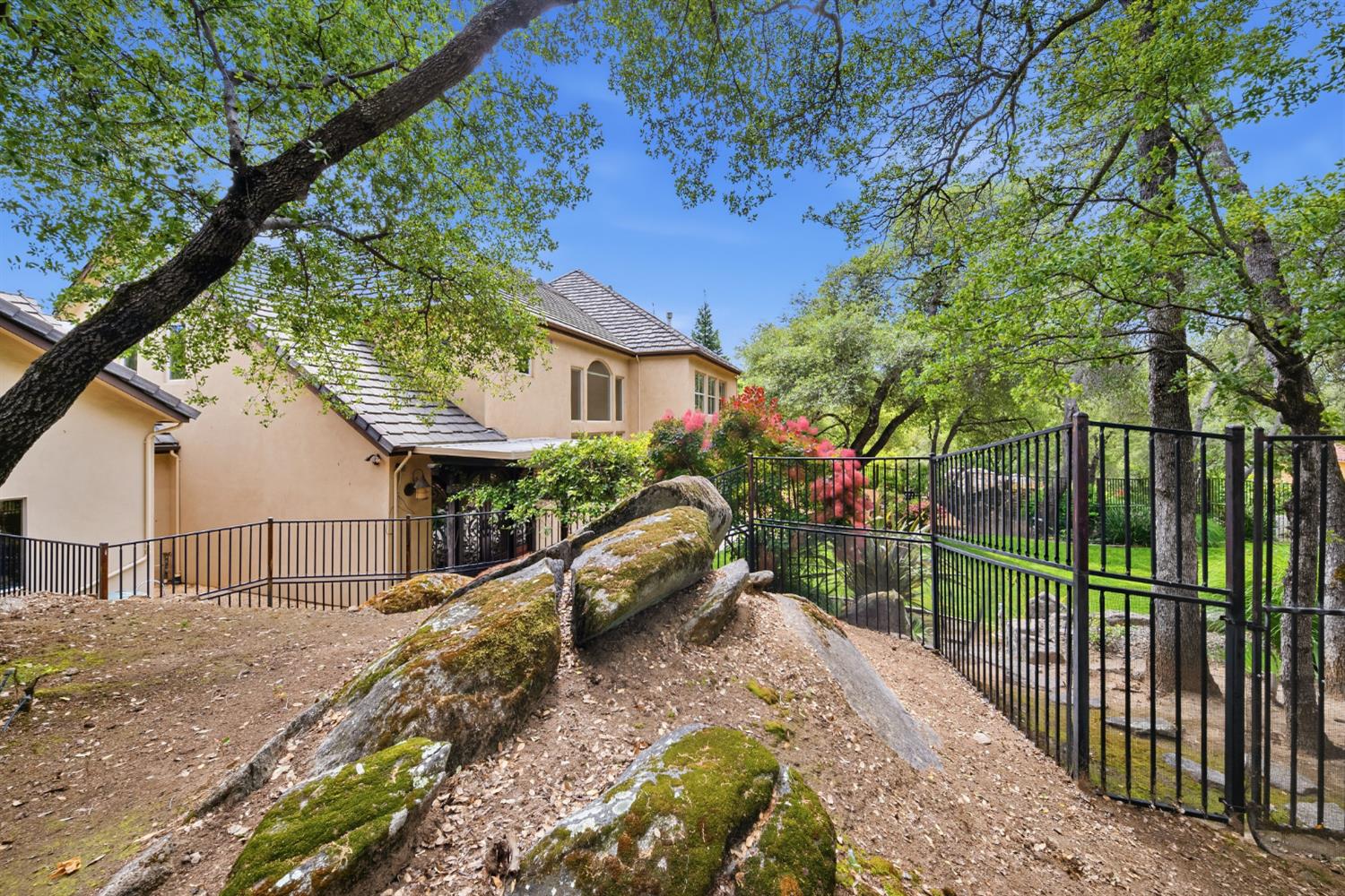Loomis, California, 95650, United States, 5 Bedrooms Bedrooms, ,5 BathroomsBathrooms,Residential,Active,2041664