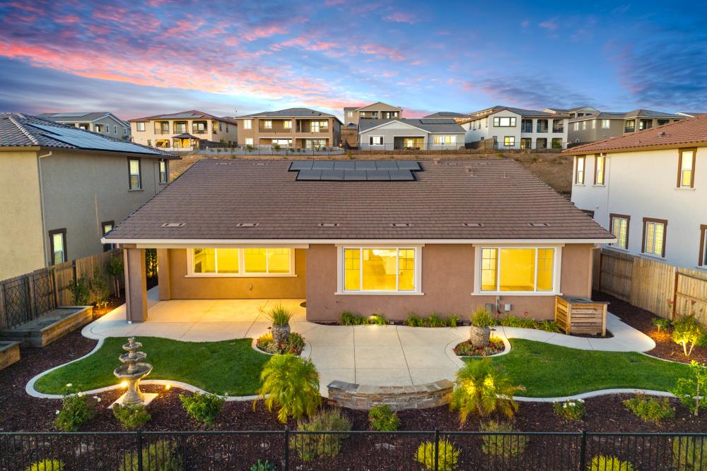 Folsom, California, 95630, United States, 4 Bedrooms Bedrooms, ,3 BathroomsBathrooms,Residential,Active,1922343