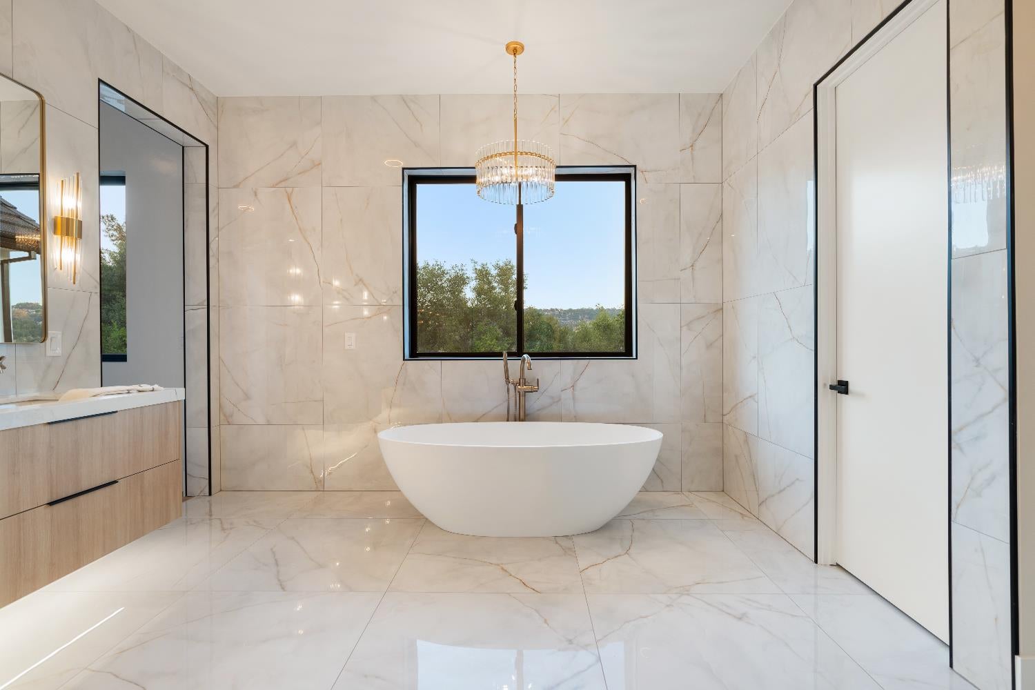 Newcastle, California, 95658, United States, 5 Bedrooms Bedrooms, ,5 BathroomsBathrooms,Residential,Active,1989749