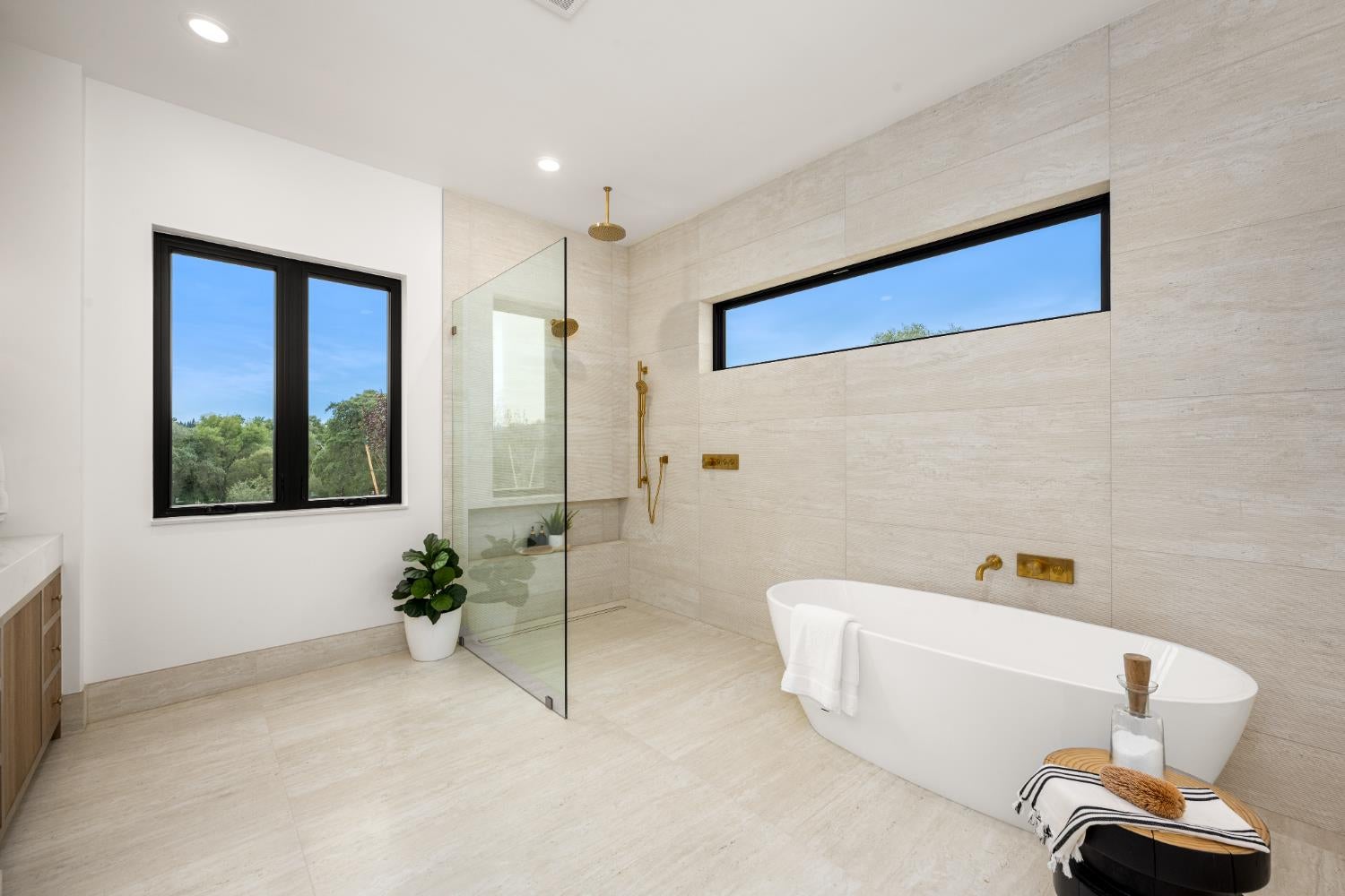 Newcastle, California, 95658, United States, 4 Bedrooms Bedrooms, ,6 BathroomsBathrooms,Residential,Active,1973288