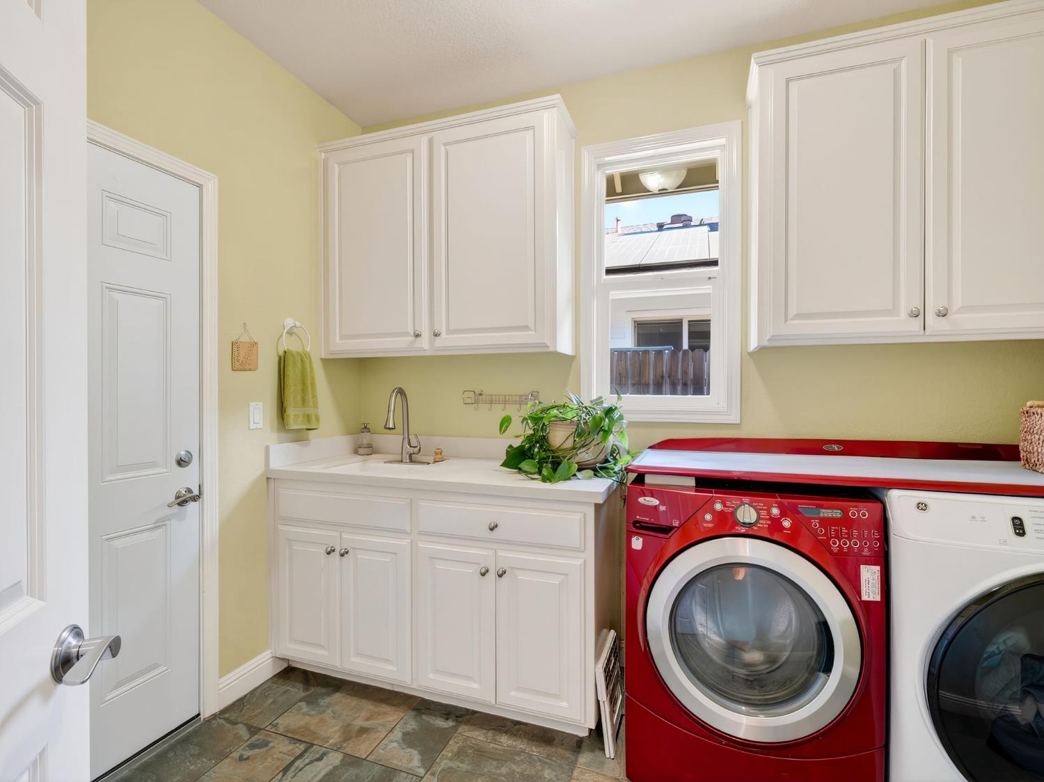 Davis, California, 95618, United States, 5 Bedrooms Bedrooms, ,3 BathroomsBathrooms,Residential,Active,2015823