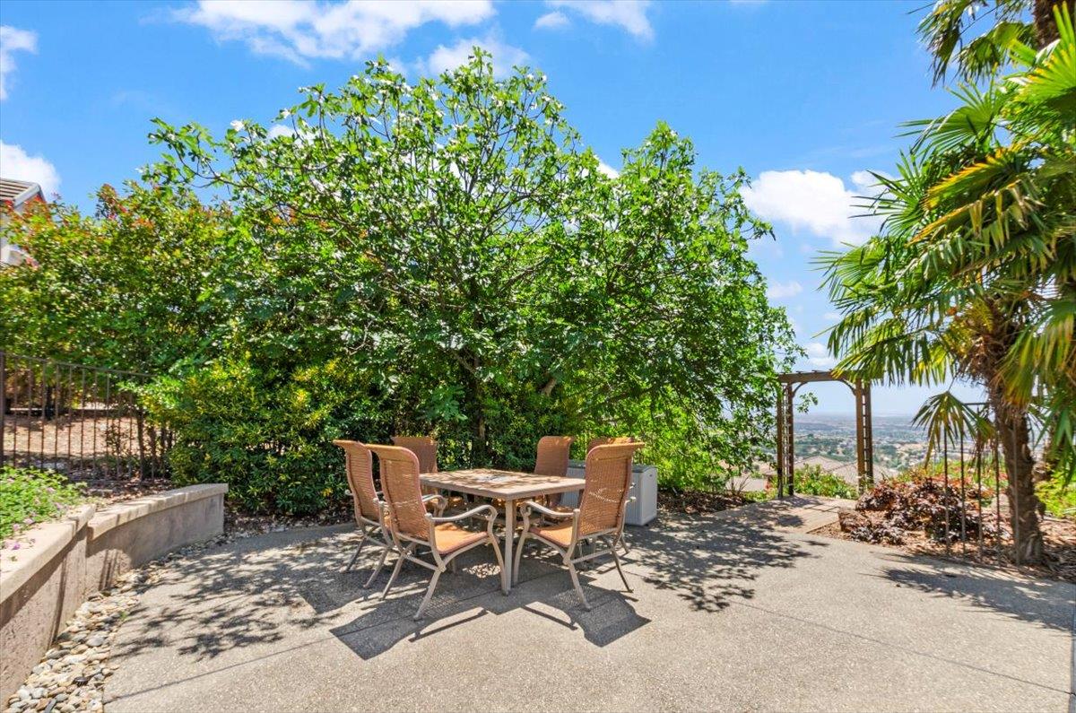 El Dorado Hills, California, 95762, United States, 4 Bedrooms Bedrooms, ,3 BathroomsBathrooms,Residential,Active,1894237