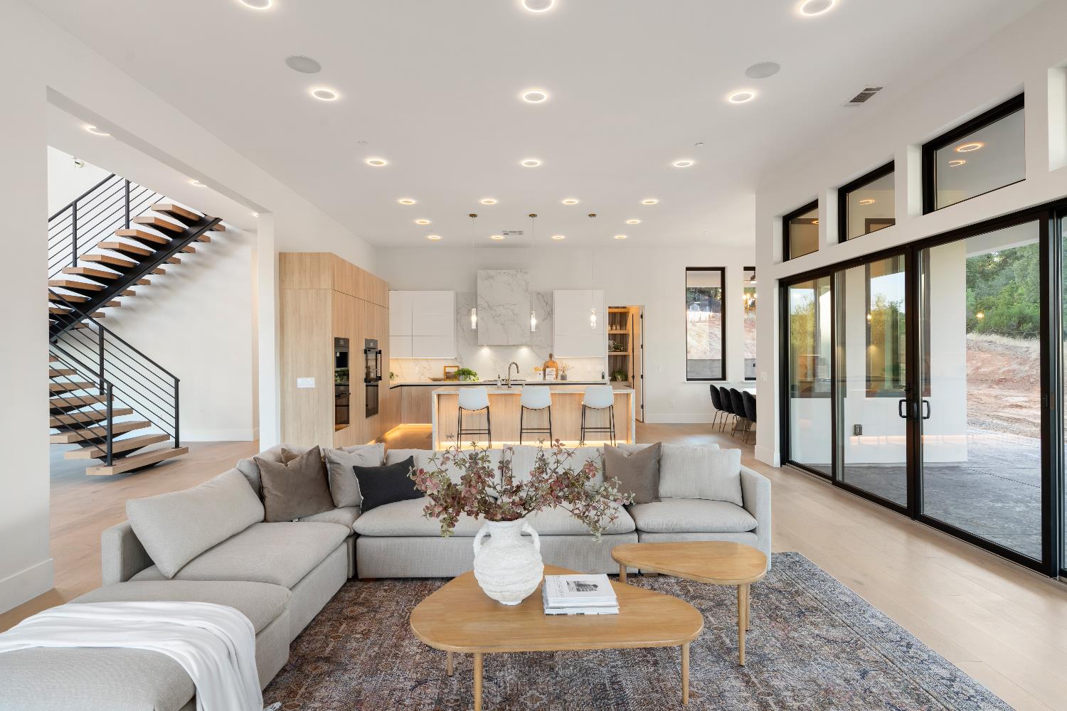 Newcastle, California, 95658, United States, 5 Bedrooms Bedrooms, ,5 BathroomsBathrooms,Residential,Active,1989749