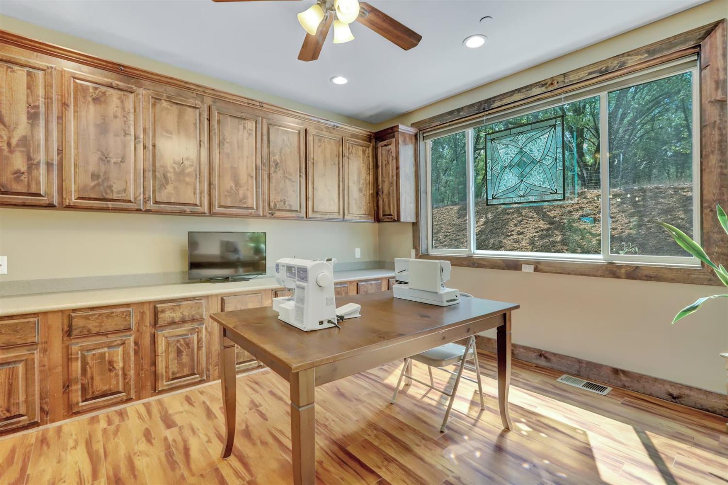 Grass Valley, California, 95949, United States, 4 Bedrooms Bedrooms, ,5 BathroomsBathrooms,Residential,Active,1941342