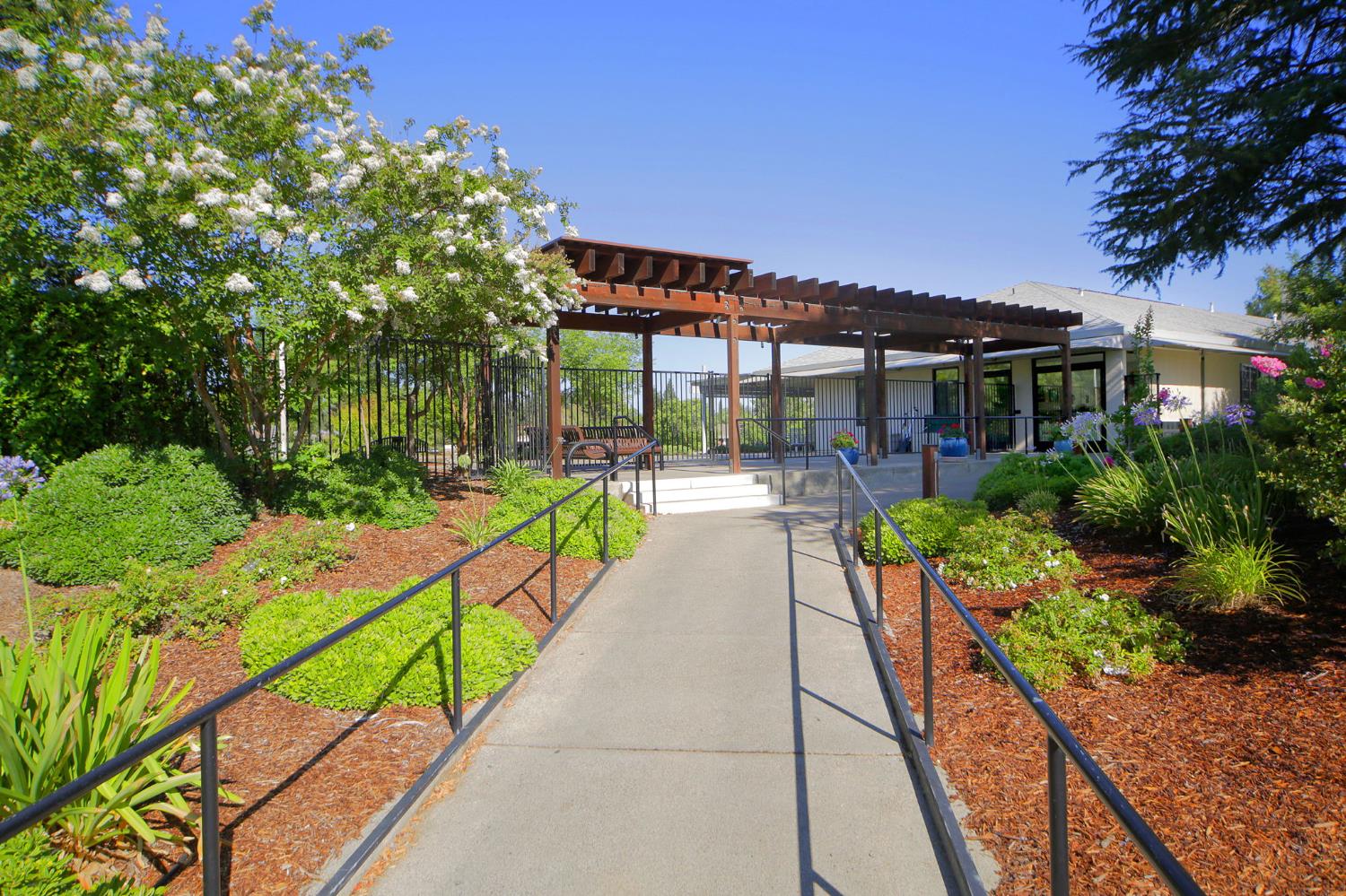Davis, California, 95616, United States, 4 Bedrooms Bedrooms, ,2 BathroomsBathrooms,Residential,Active,1922306