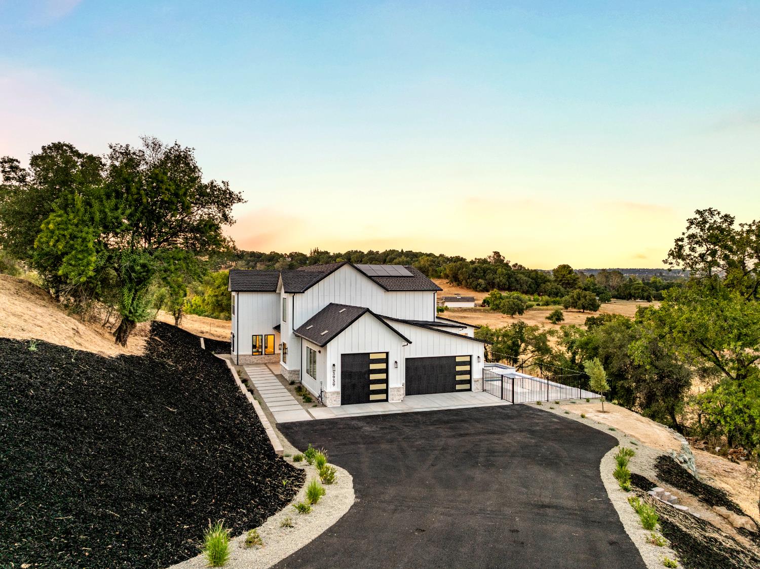 Loomis, California, 95650, United States, 5 Bedrooms Bedrooms, ,4 BathroomsBathrooms,Residential,Active,1959535