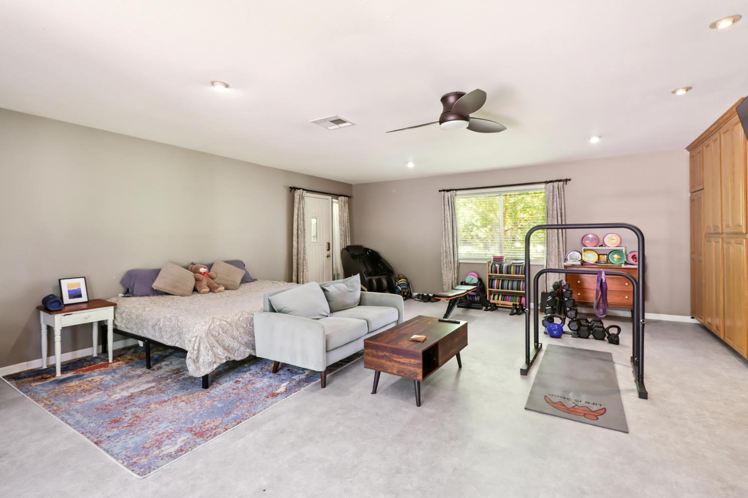 Carmichael, California, 95608, United States, 4 Bedrooms Bedrooms, ,3 BathroomsBathrooms,Residential,Active,1904149