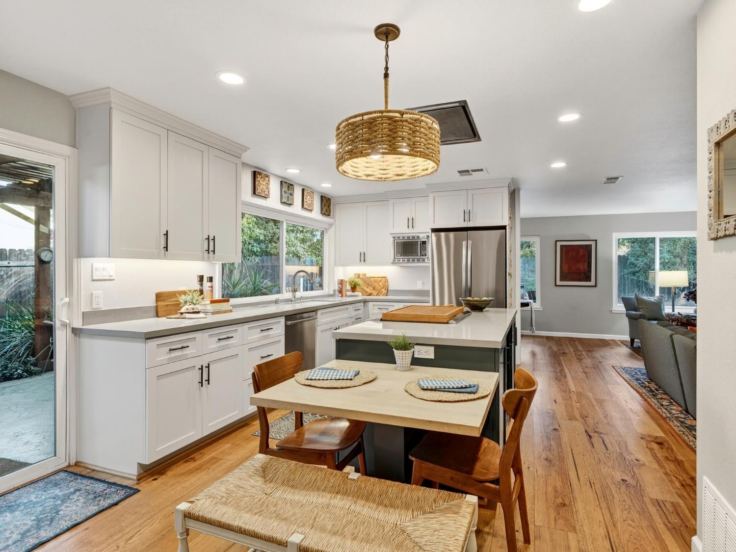 Davis, California, 95618, United States, 4 Bedrooms Bedrooms, ,2 BathroomsBathrooms,Residential,Active,1961942