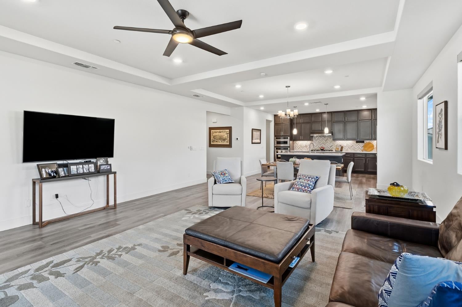 West Sacramento, California, 95605, United States, 3 Bedrooms Bedrooms, ,4 BathroomsBathrooms,Residential,Active,2008265