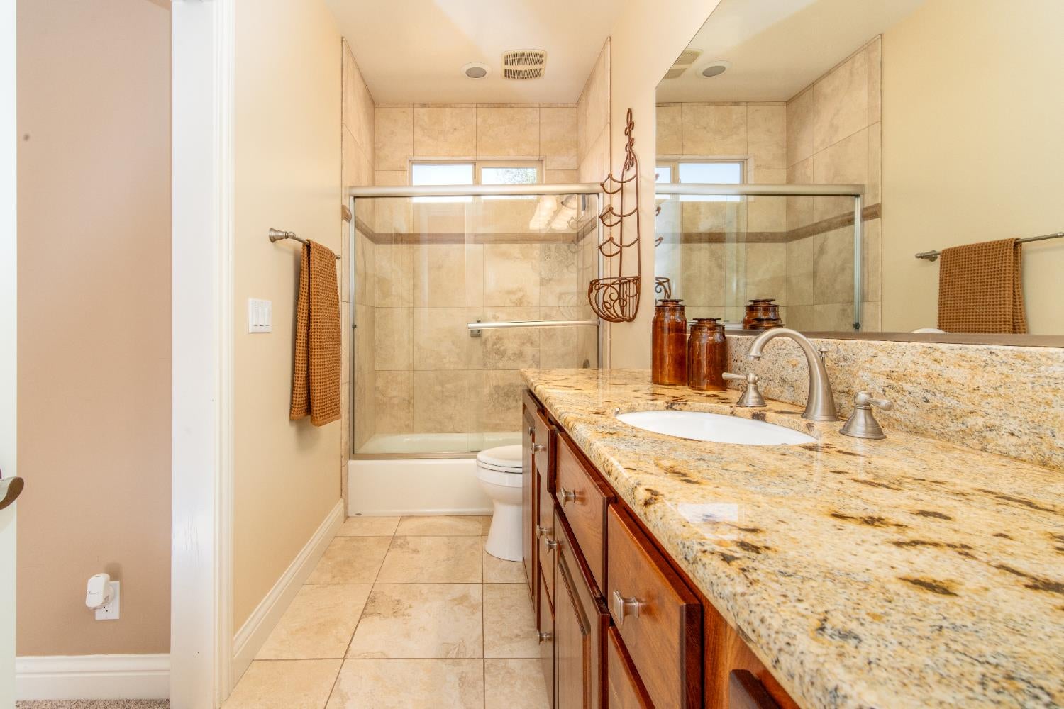 Shingle Springs, California, 95682, United States, ,4 BathroomsBathrooms,Residential,Active,1829887