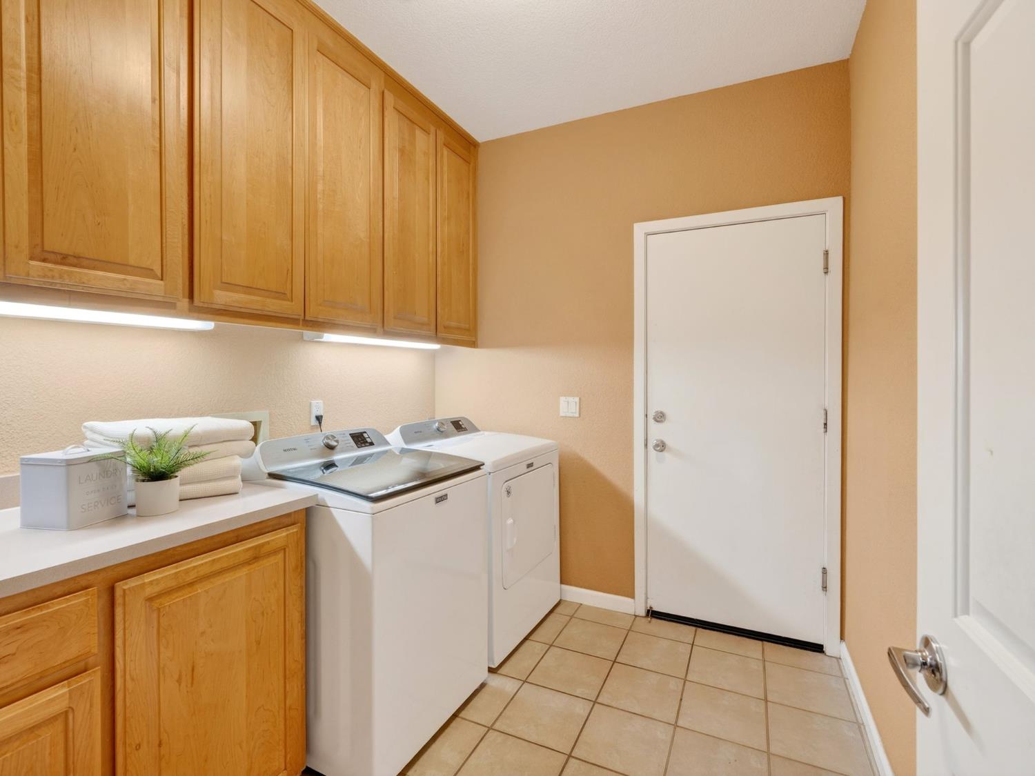 Davis, California, 95616, United States, 4 Bedrooms Bedrooms, ,3 BathroomsBathrooms,Residential,Active,2012895