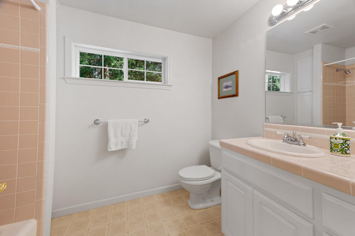 Nevada City, California, 95959, United States, 3 Bedrooms Bedrooms, ,4 BathroomsBathrooms,Residential,Active,1919052