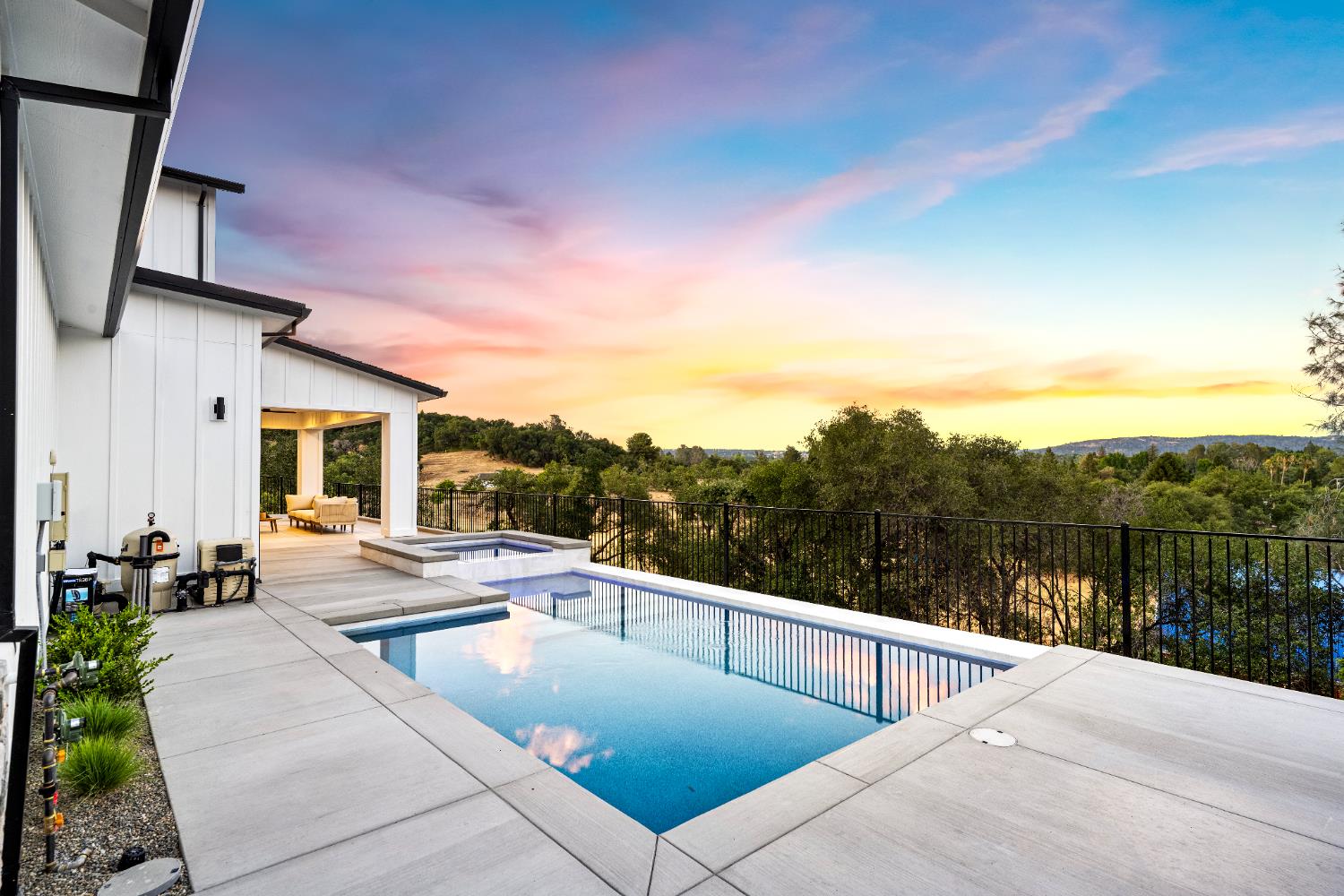 Loomis, California, 95650, United States, 5 Bedrooms Bedrooms, ,4 BathroomsBathrooms,Residential,Active,1959535