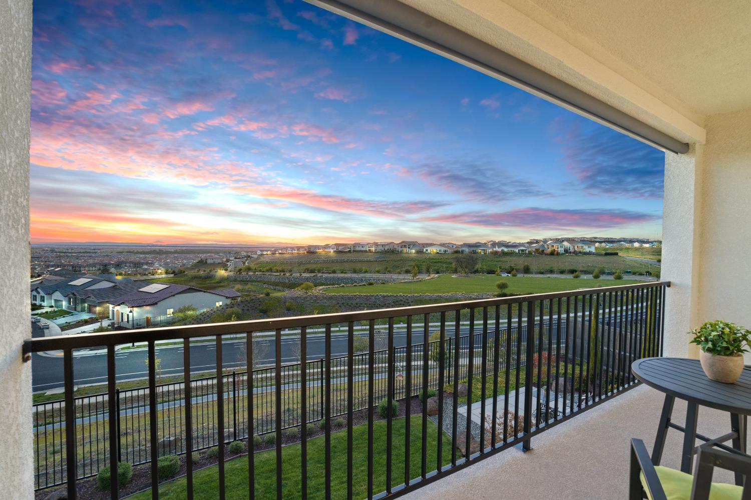 Folsom, California, 95630, United States, 4 Bedrooms Bedrooms, ,5 BathroomsBathrooms,Residential,Active,2008753