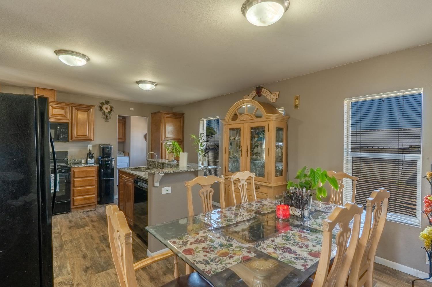 Ripon, California, 95366, United States, 3 Bedrooms Bedrooms, ,2 BathroomsBathrooms,Residential,Active,1808142