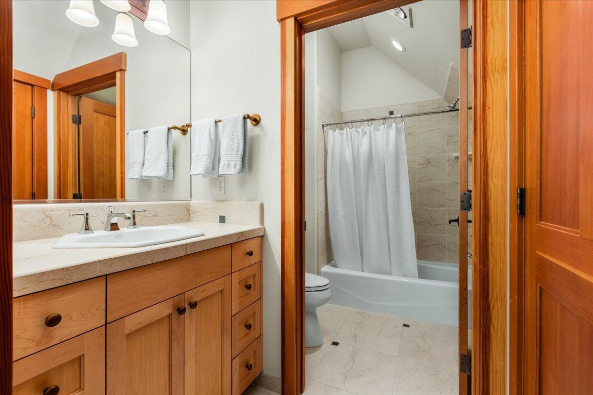 Nevada City, California, 95959, United States, 3 Bedrooms Bedrooms, ,4 BathroomsBathrooms,Residential,Active,1886804