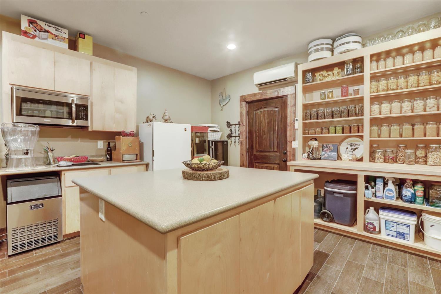 Grass Valley, California, 95949, United States, 4 Bedrooms Bedrooms, ,5 BathroomsBathrooms,Residential,Active,1941342