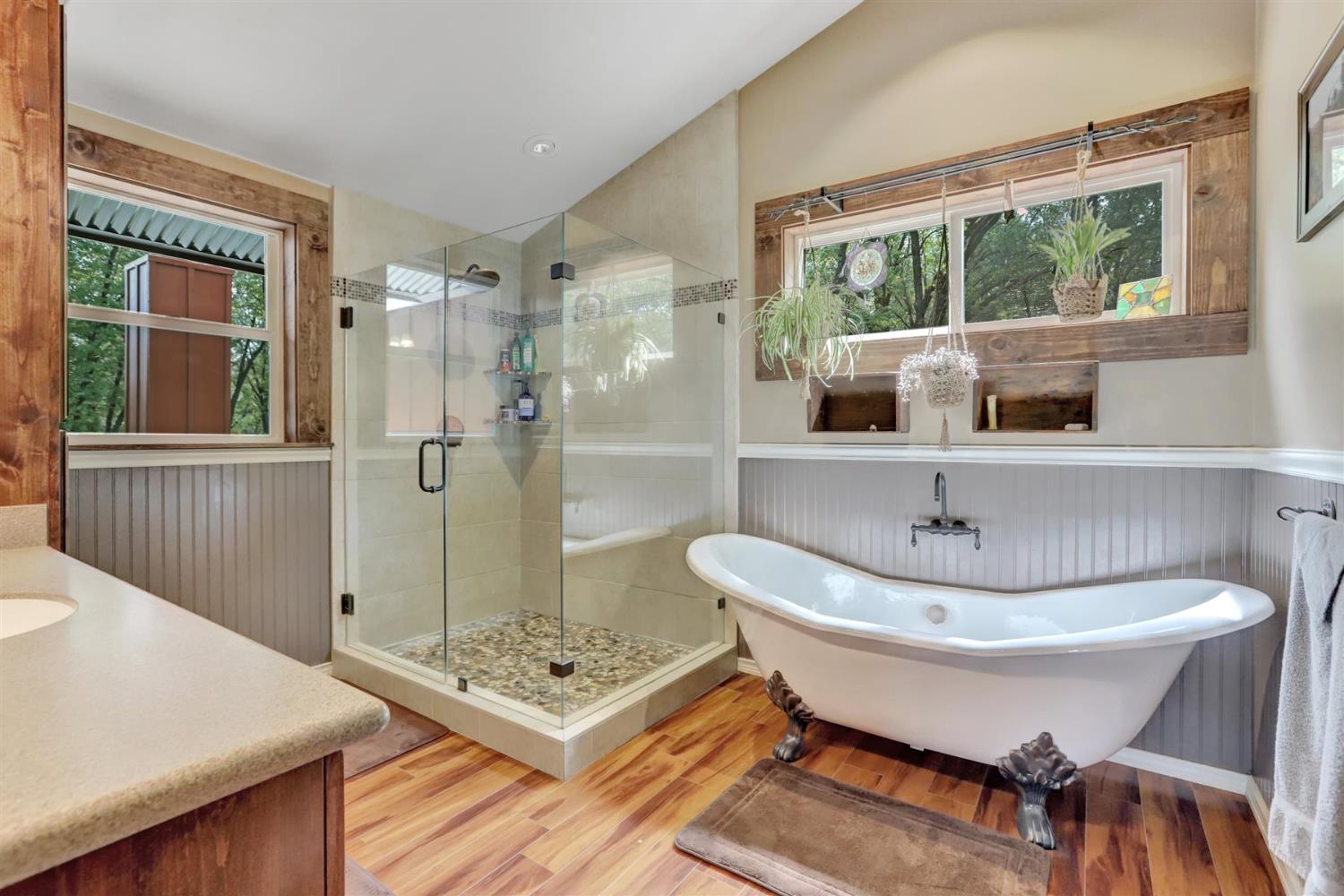 Grass Valley, California, 95949, United States, 4 Bedrooms Bedrooms, ,5 BathroomsBathrooms,Residential,Active,1941342