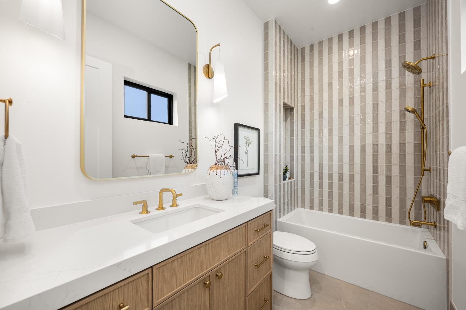 Newcastle, California, 95658, United States, 4 Bedrooms Bedrooms, ,6 BathroomsBathrooms,Residential,Active,1973288