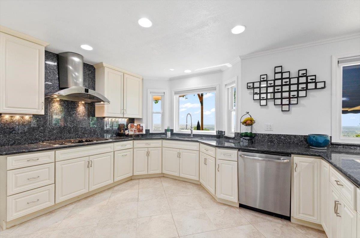 El Dorado Hills, California, 95762, United States, 4 Bedrooms Bedrooms, ,3 BathroomsBathrooms,Residential,Active,1894237