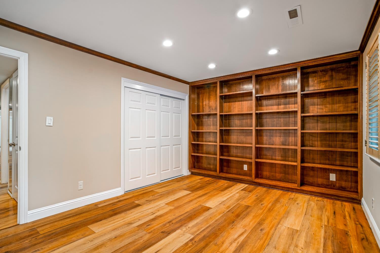 Sacramento, California, 95864, United States, 5 Bedrooms Bedrooms, ,3 BathroomsBathrooms,Residential,Active,1946308