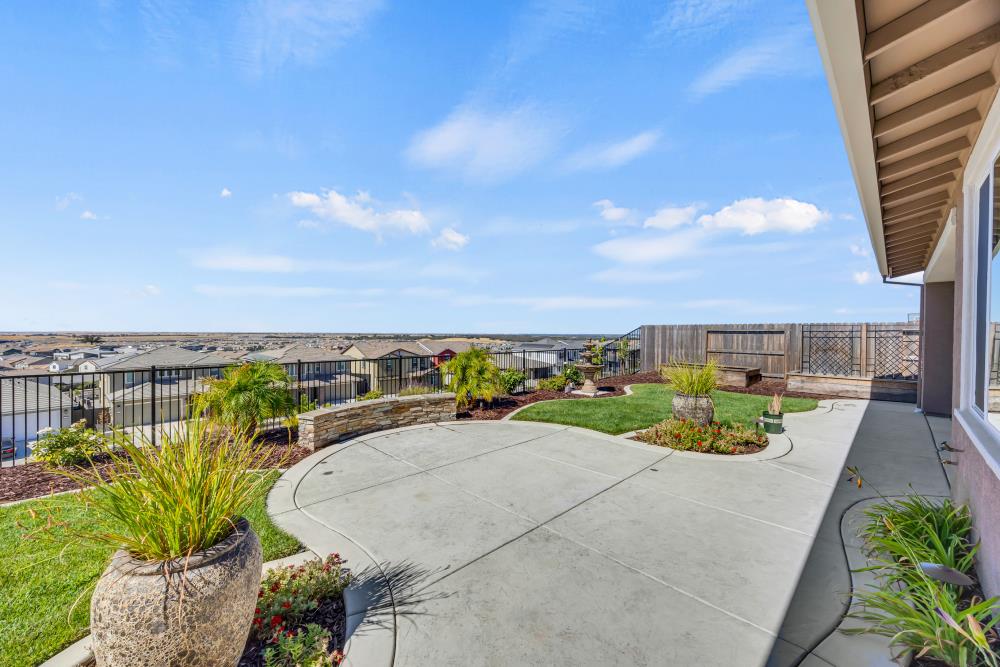 Folsom, California, 95630, United States, 4 Bedrooms Bedrooms, ,3 BathroomsBathrooms,Residential,Active,1922343