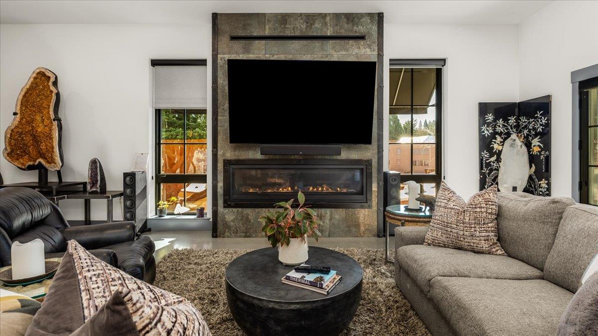 Nevada City, California, 95959, United States, 7 Bedrooms Bedrooms, ,5 BathroomsBathrooms,Residential,Active,2011864