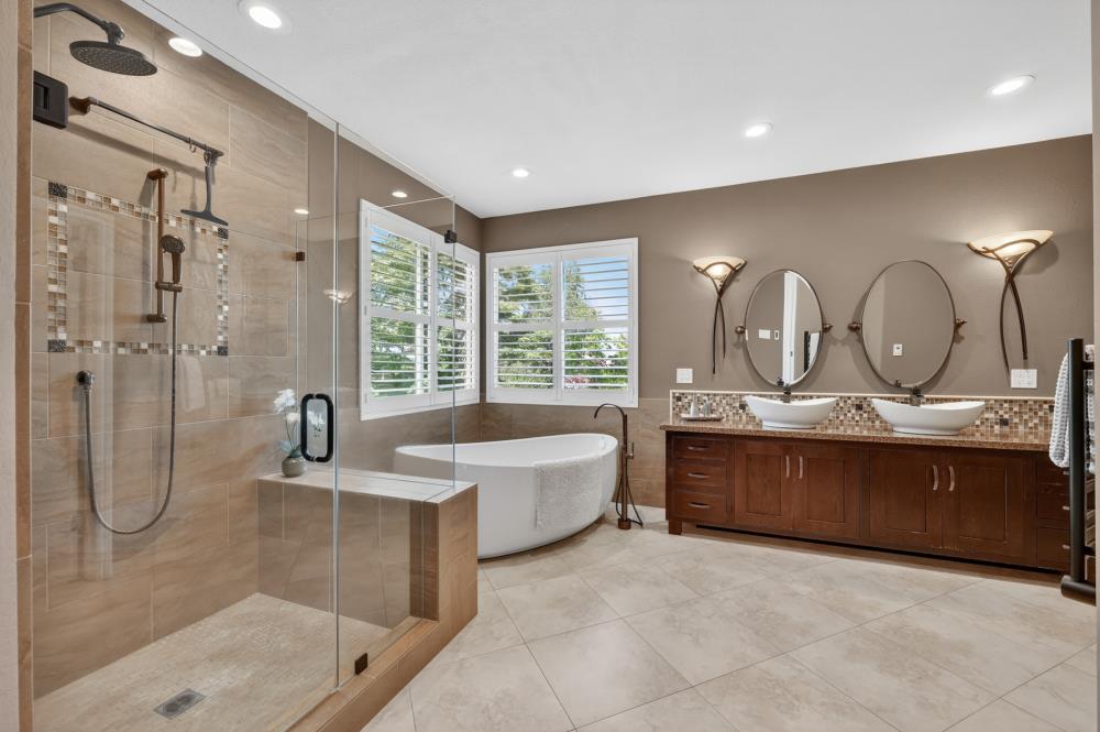 El Dorado Hills, California, 95762, United States, 5 Bedrooms Bedrooms, ,3 BathroomsBathrooms,Residential,Pending,2045616