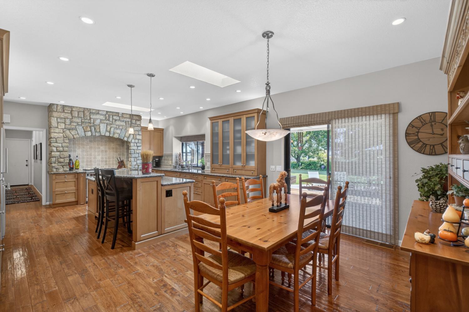 Woodland, California, 95776, United States, 5 Bedrooms Bedrooms, ,3 BathroomsBathrooms,Residential,Pending,2045625