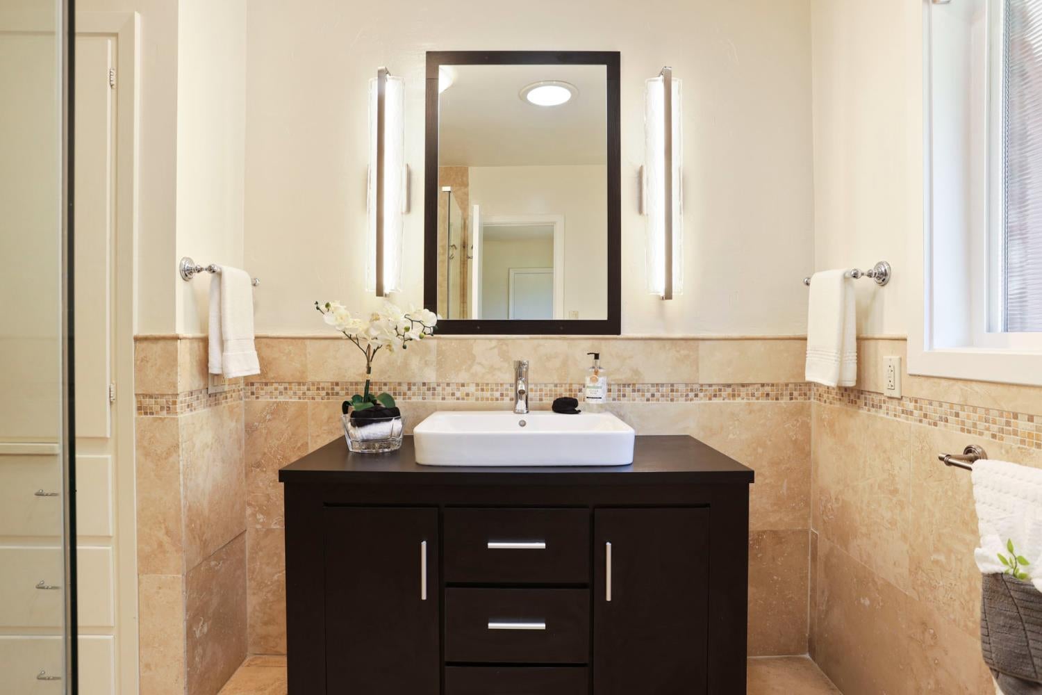 Modesto, California, 95350, United States, 4 Bedrooms Bedrooms, ,3 BathroomsBathrooms,Residential,Active,1877804