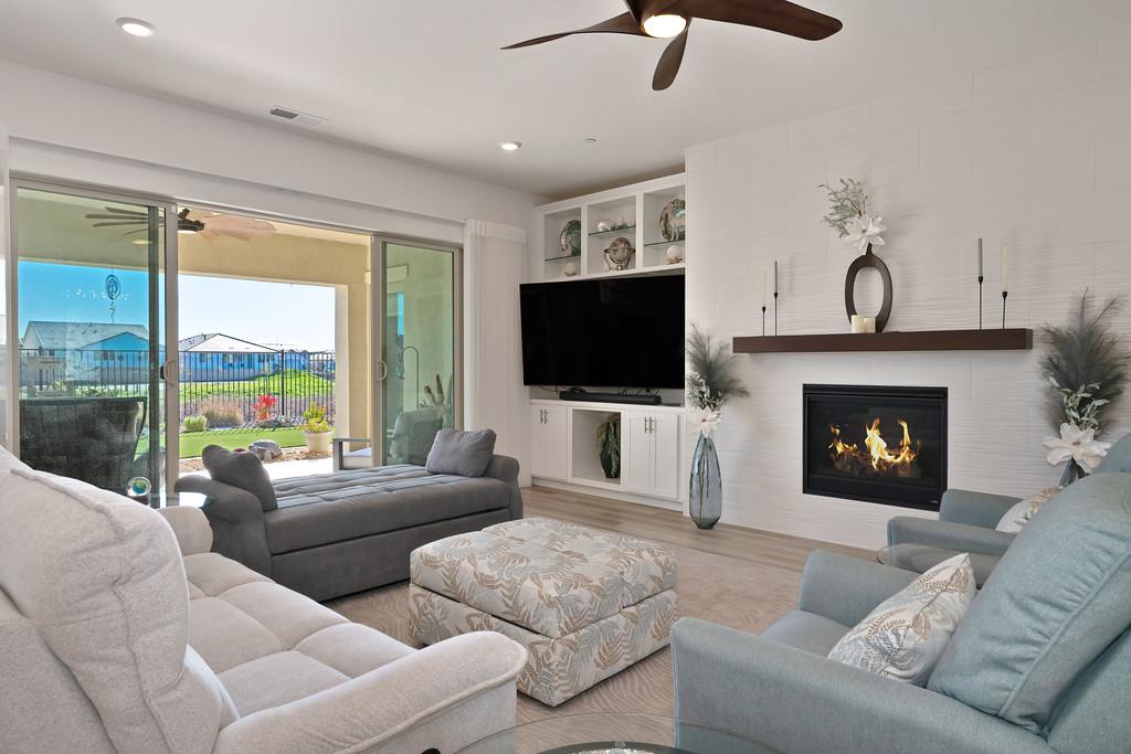 El Dorado Hills, California, 95762, United States, 2 Bedrooms Bedrooms, ,3 BathroomsBathrooms,Residential,Active,2009425