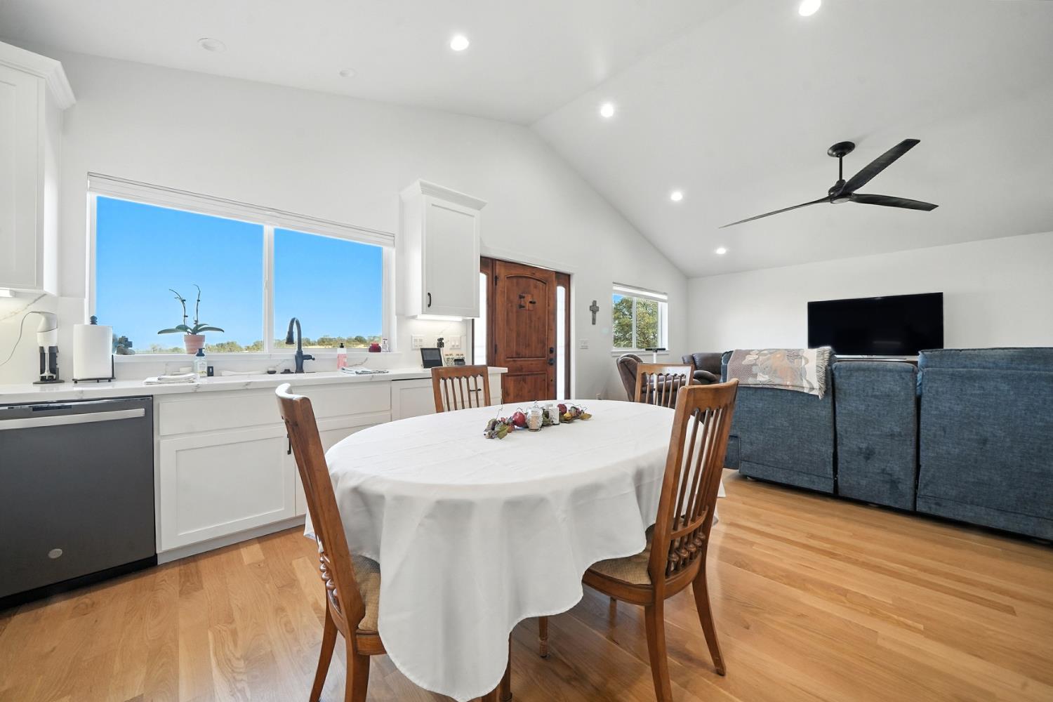 Angels Camp, California, 95222, United States, 3 Bedrooms Bedrooms, ,2 BathroomsBathrooms,Residential,Active,1942399