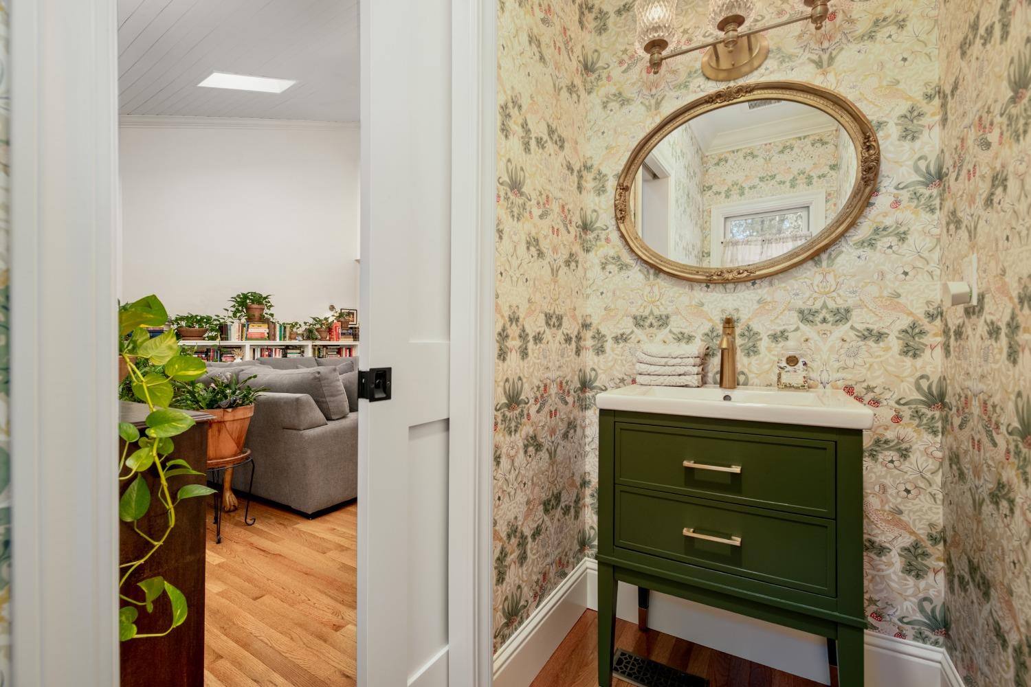 Nevada City, California, 95959, United States, 4 Bedrooms Bedrooms, ,5 BathroomsBathrooms,Residential,Active,1808164