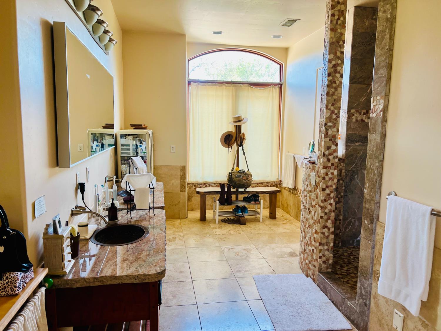 Angels Camp, California, 95222, United States, 4 Bedrooms Bedrooms, ,4 BathroomsBathrooms,Residential,Active,1945061