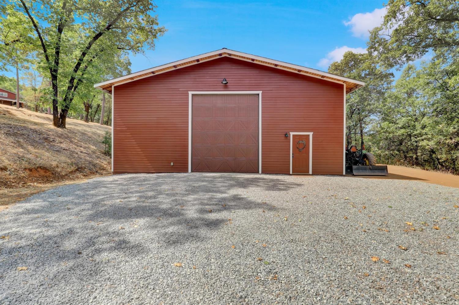 Grass Valley, California, 95949, United States, 4 Bedrooms Bedrooms, ,5 BathroomsBathrooms,Residential,Active,1941342