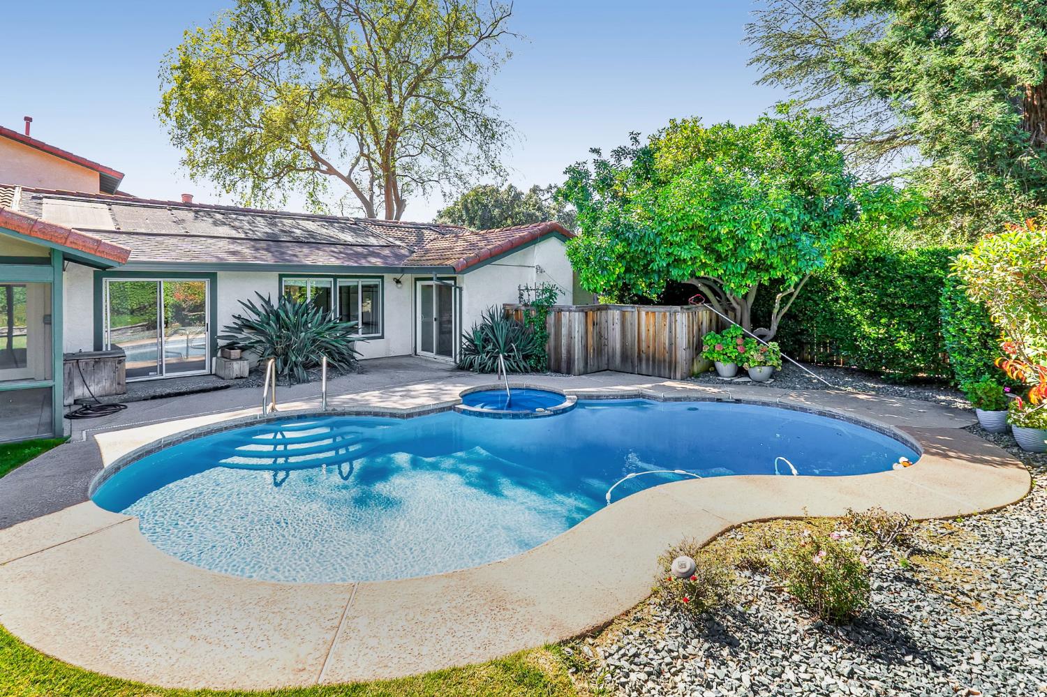 Davis, California, 95618, United States, 5 Bedrooms Bedrooms, ,4 BathroomsBathrooms,Residential,Active,1960157