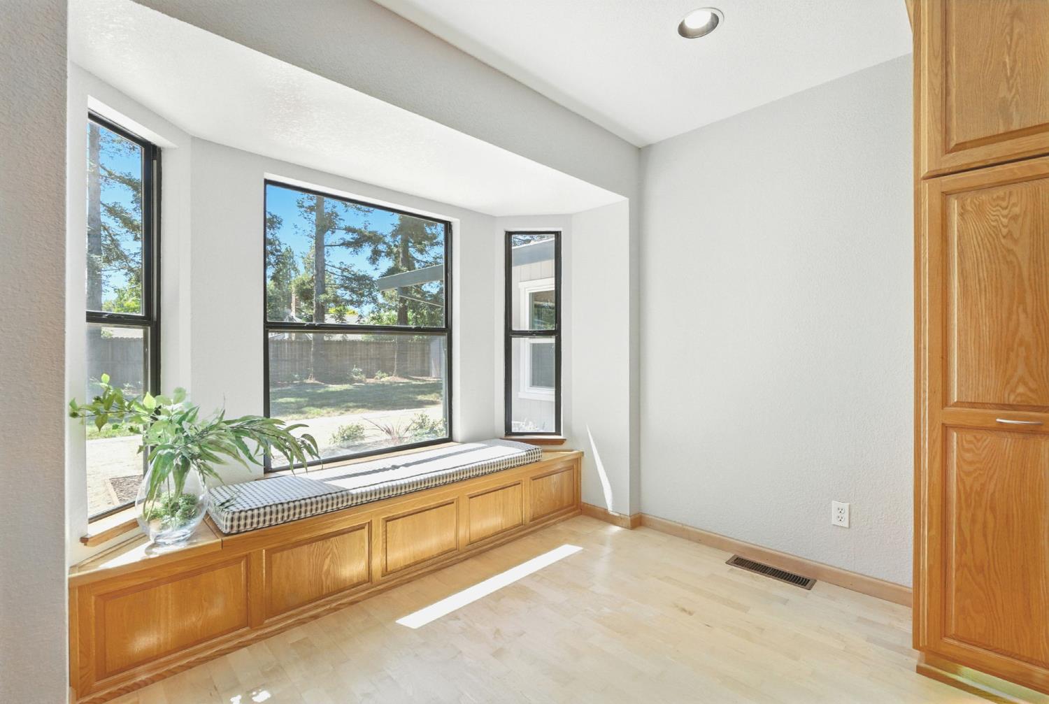 Davis, California, 95616, United States, 4 Bedrooms Bedrooms, ,2 BathroomsBathrooms,Residential,Active,1922306