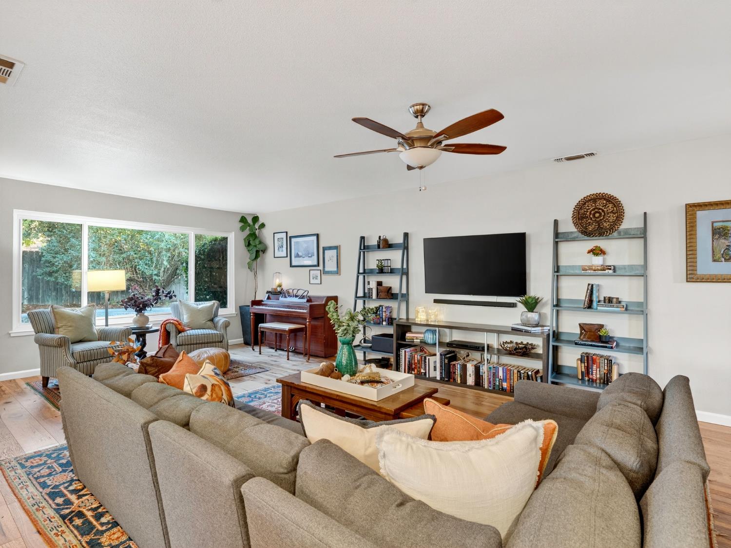 Davis, California, 95618, United States, 4 Bedrooms Bedrooms, ,2 BathroomsBathrooms,Residential,Active,1961942