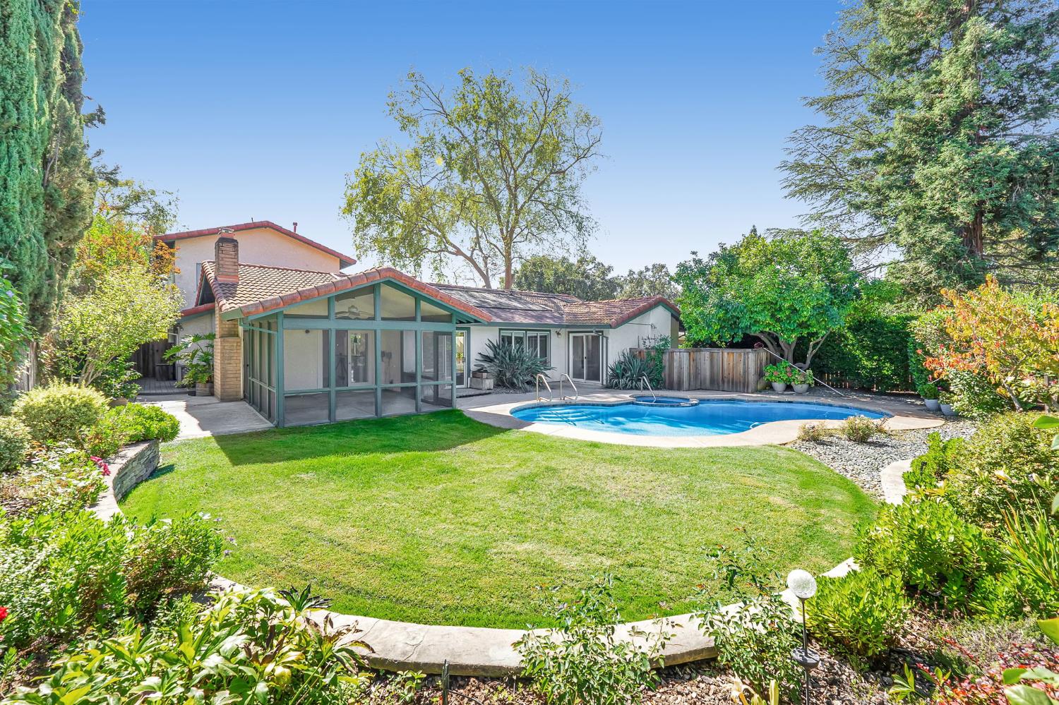 Davis, California, 95618, United States, 5 Bedrooms Bedrooms, ,4 BathroomsBathrooms,Residential,Active,1960157