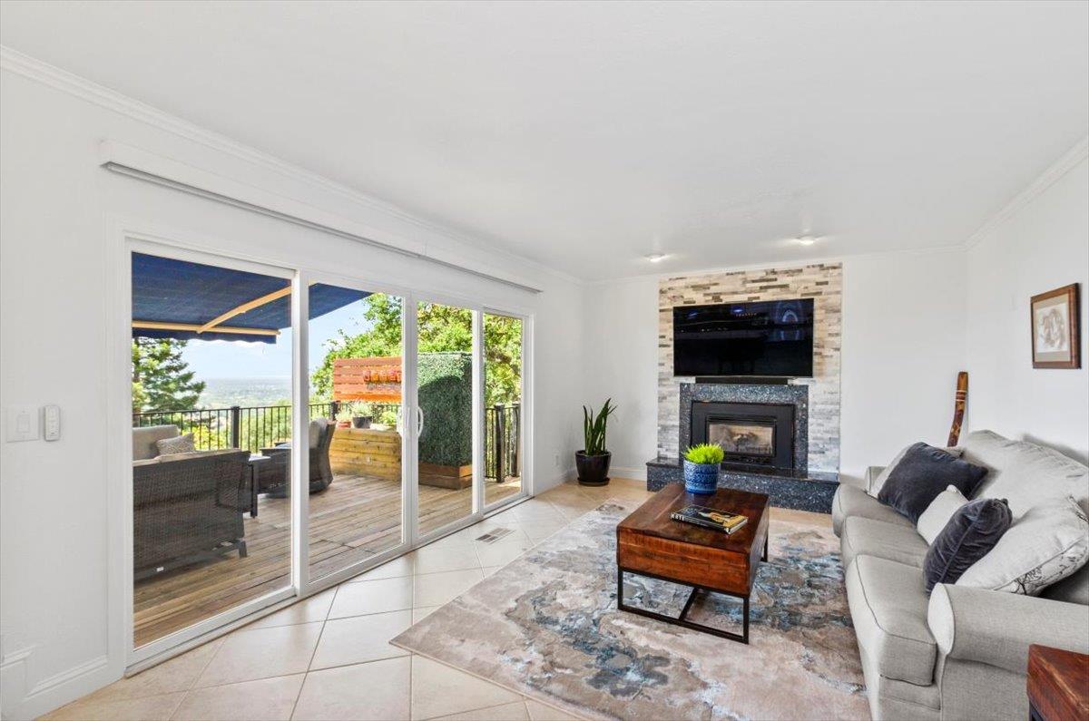 El Dorado Hills, California, 95762, United States, 4 Bedrooms Bedrooms, ,3 BathroomsBathrooms,Residential,Active,1894237