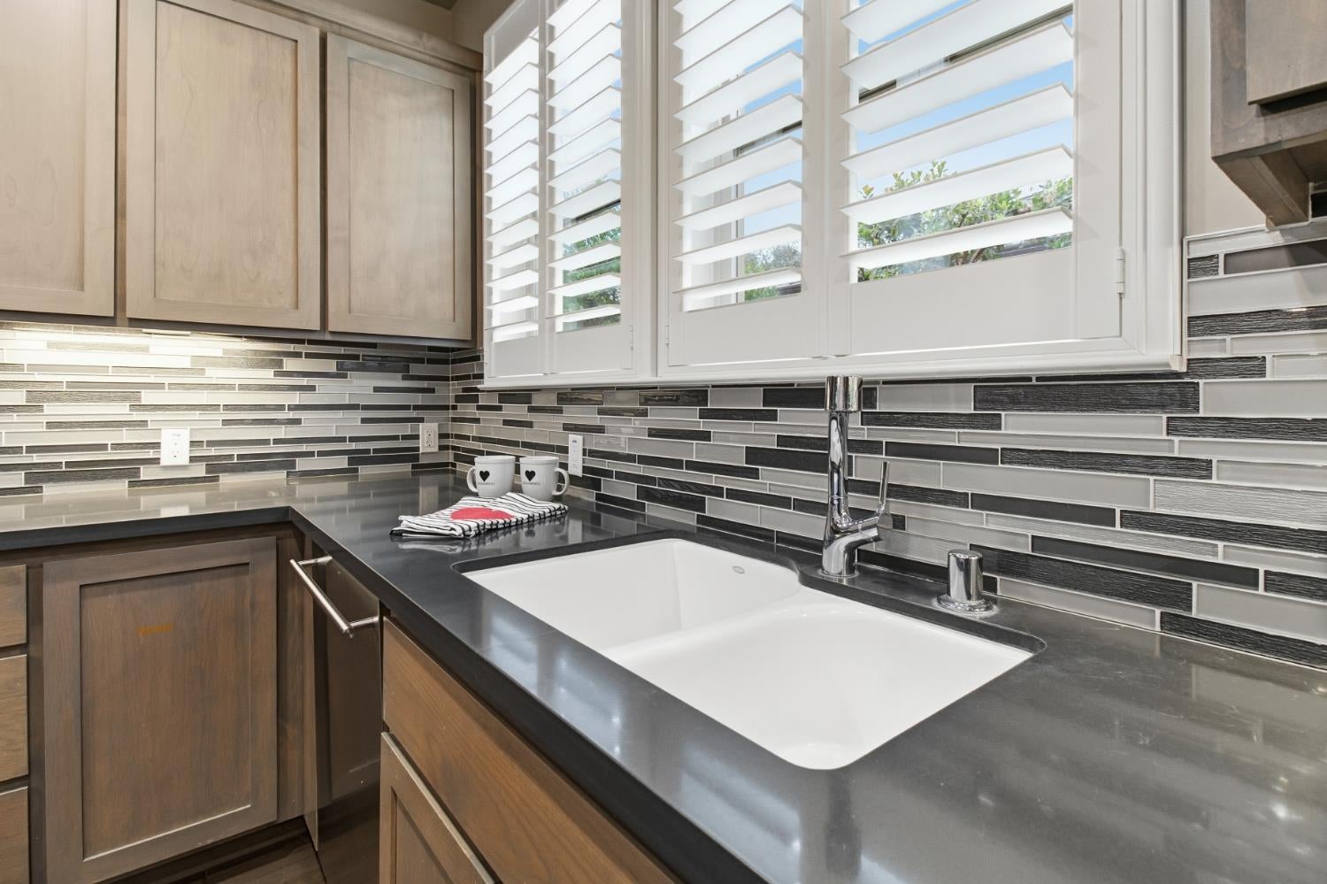 Sacramento, California, 95825, United States, 4 Bedrooms Bedrooms, ,4 BathroomsBathrooms,Residential,Active,1996302