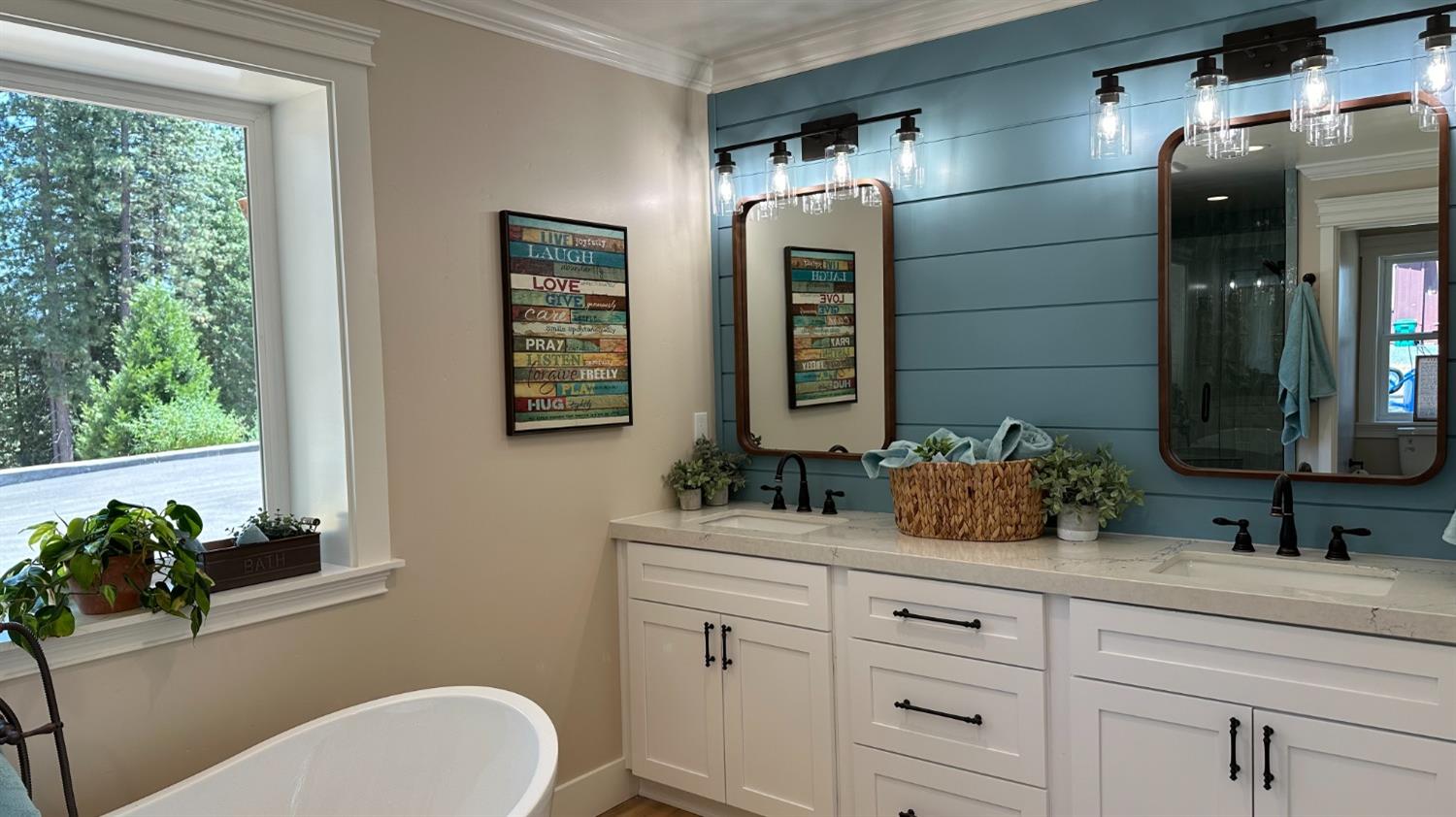 Pollock Pines, California, 95726, United States, 4 Bedrooms Bedrooms, ,3 BathroomsBathrooms,Residential,Active,1880012