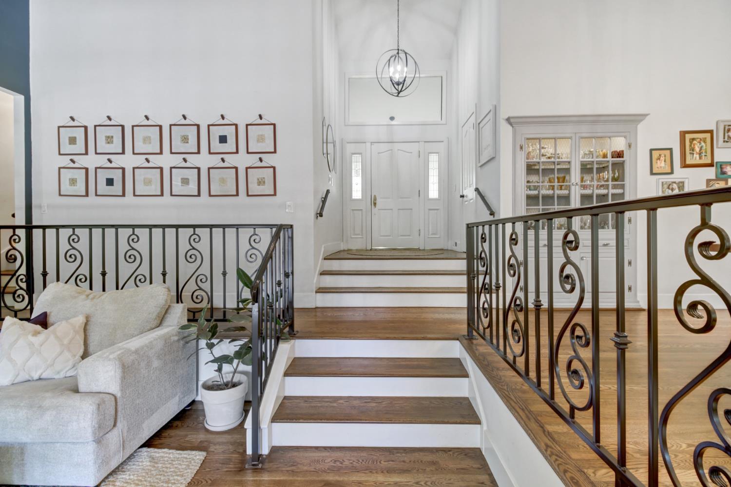 Carmichael, California, 95608, United States, 5 Bedrooms Bedrooms, ,4 BathroomsBathrooms,Residential,Active,1952048