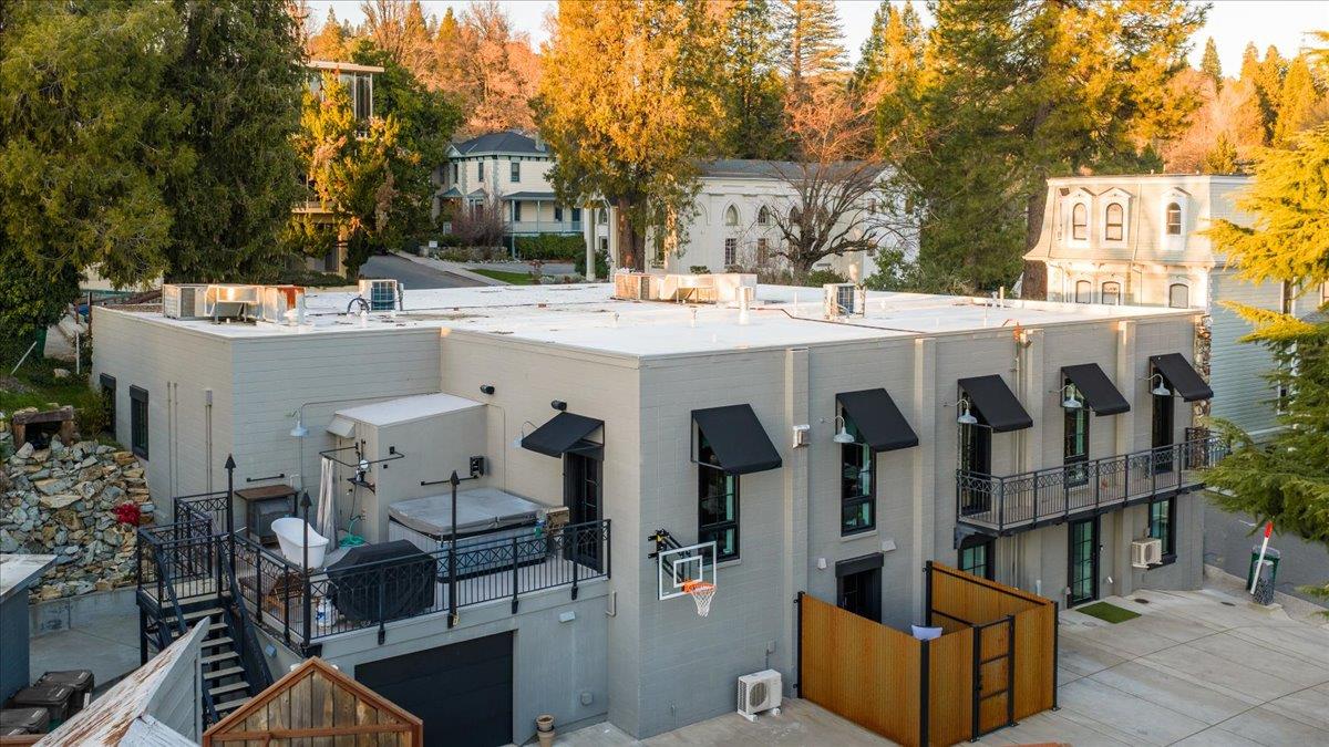 Nevada City, California, 95959, United States, 7 Bedrooms Bedrooms, ,5 BathroomsBathrooms,Residential,Active,2011864