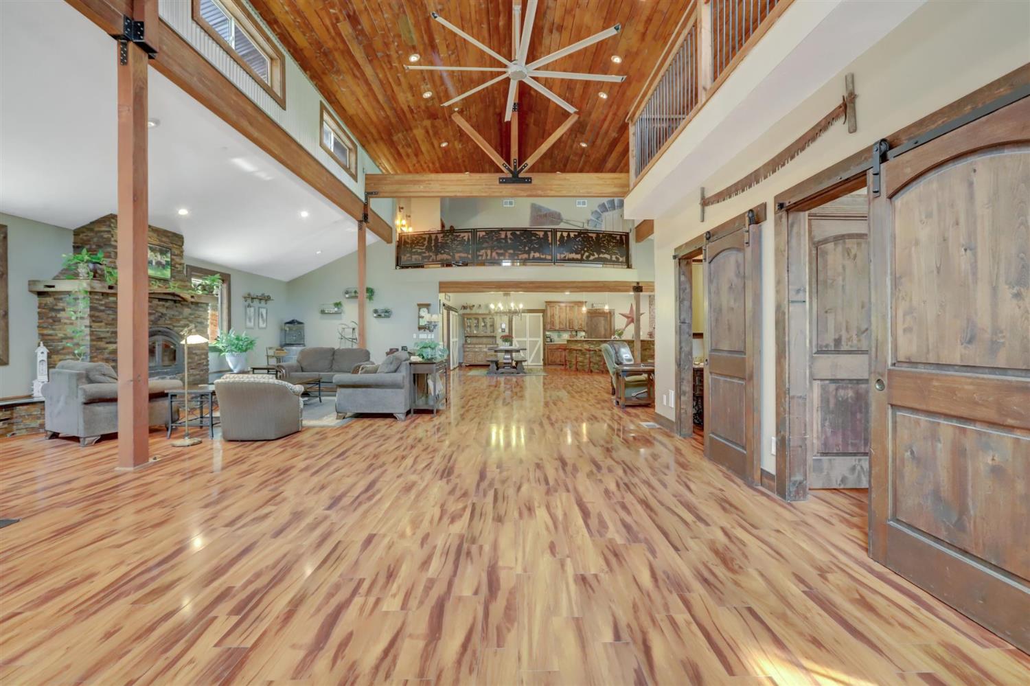 Grass Valley, California, 95949, United States, 4 Bedrooms Bedrooms, ,5 BathroomsBathrooms,Residential,Active,1941342