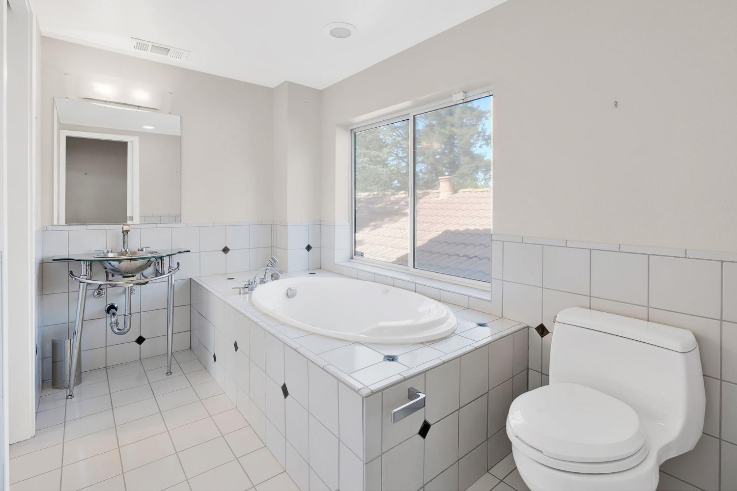 Davis, California, 95618, United States, 5 Bedrooms Bedrooms, ,4 BathroomsBathrooms,Residential,Active,1960157